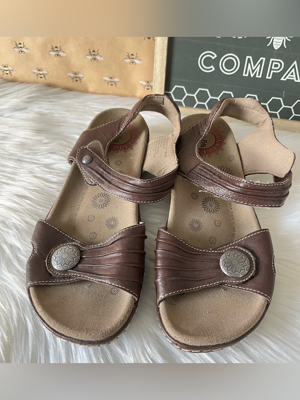 Taos Escape Sandal Womens Bronze Leather Strappy Comfort Size 8
